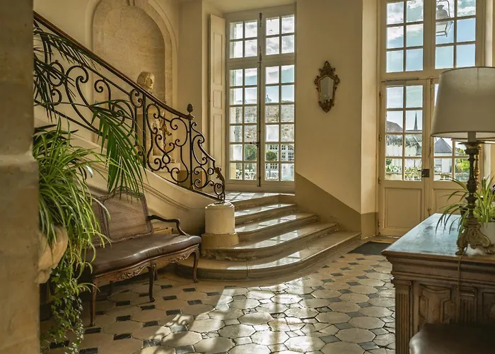 Le Château D'Etoges - Les Collectionneurs